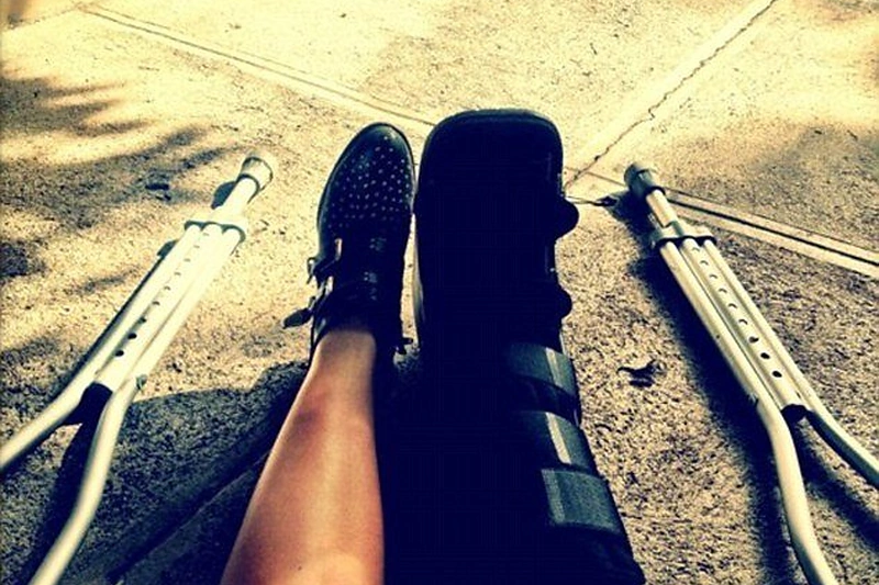 Dainininkė Demi Lovato susilaužė koją