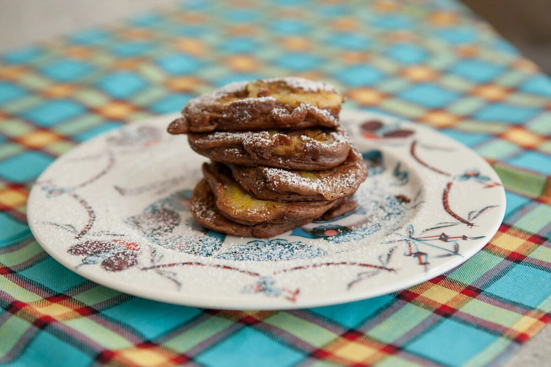 Beatos Nicholson šokoladiniai blynai su bananais