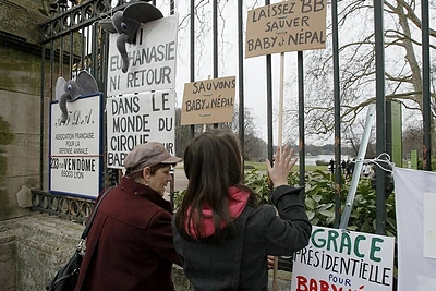 Protestuotojai Liono zoologijos sode