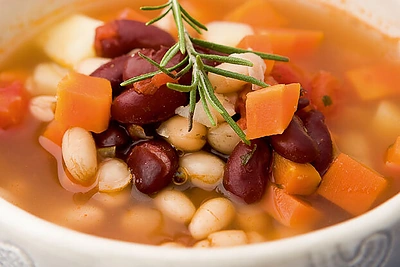 Aštrios sriubos ir troškiniai: 20 receptų