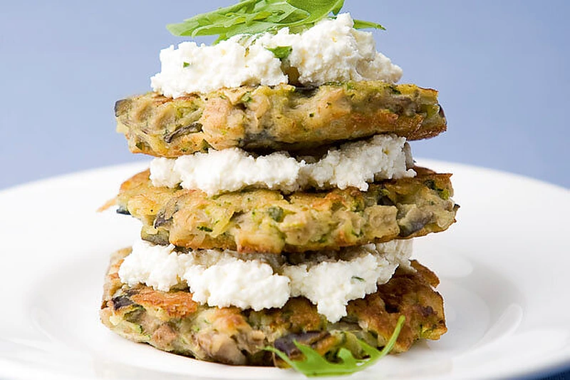 Cukinijų ir baklažanų blyneliai su varške