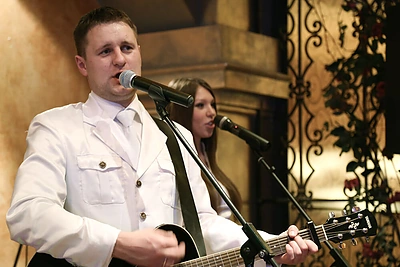 Andrius Rimiškis moterims dalijo bučinius ir komplimentus