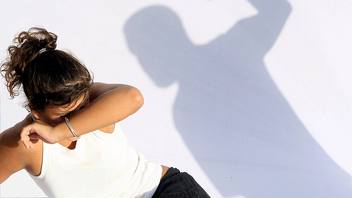 Smurtas prieš moterį