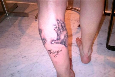 Lionelio Messi tatuiruotė – sūnaus ranka ant futbolininko kojos.