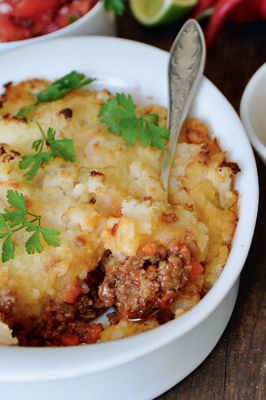 Maltos mėsos apkepas su grūstomis bulvėmis ir žiediniais kopūstais