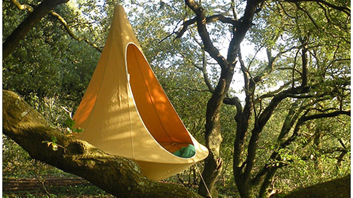 Romantiška palapinės atmaina - kabantis namelis