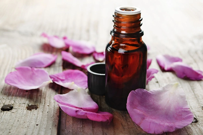 Eterinis rožių aliejus