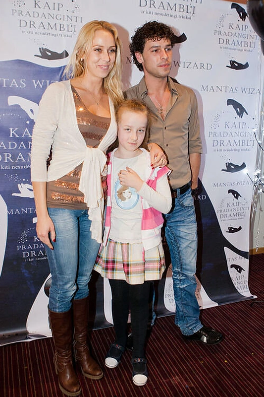 Deividas Meškauskas ir Ineta Stasiulytė su dukra
