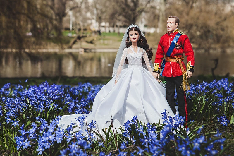 Fotografas Paulius Gvildys modeliais pasirinko lėles ir atkūrė princo Williamo ir hercogienės Catherine vestuvių akimirkas