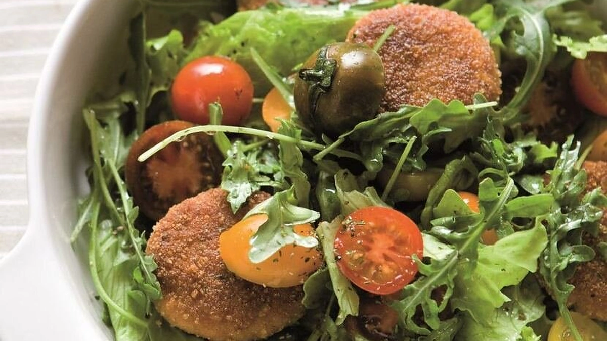 Lašišų kepsneliai su salotomis