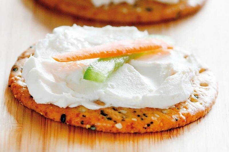 Sumuštiniai su agurkais ir morkomis