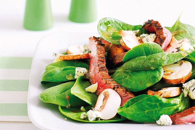 Salotos su kepta jautiena