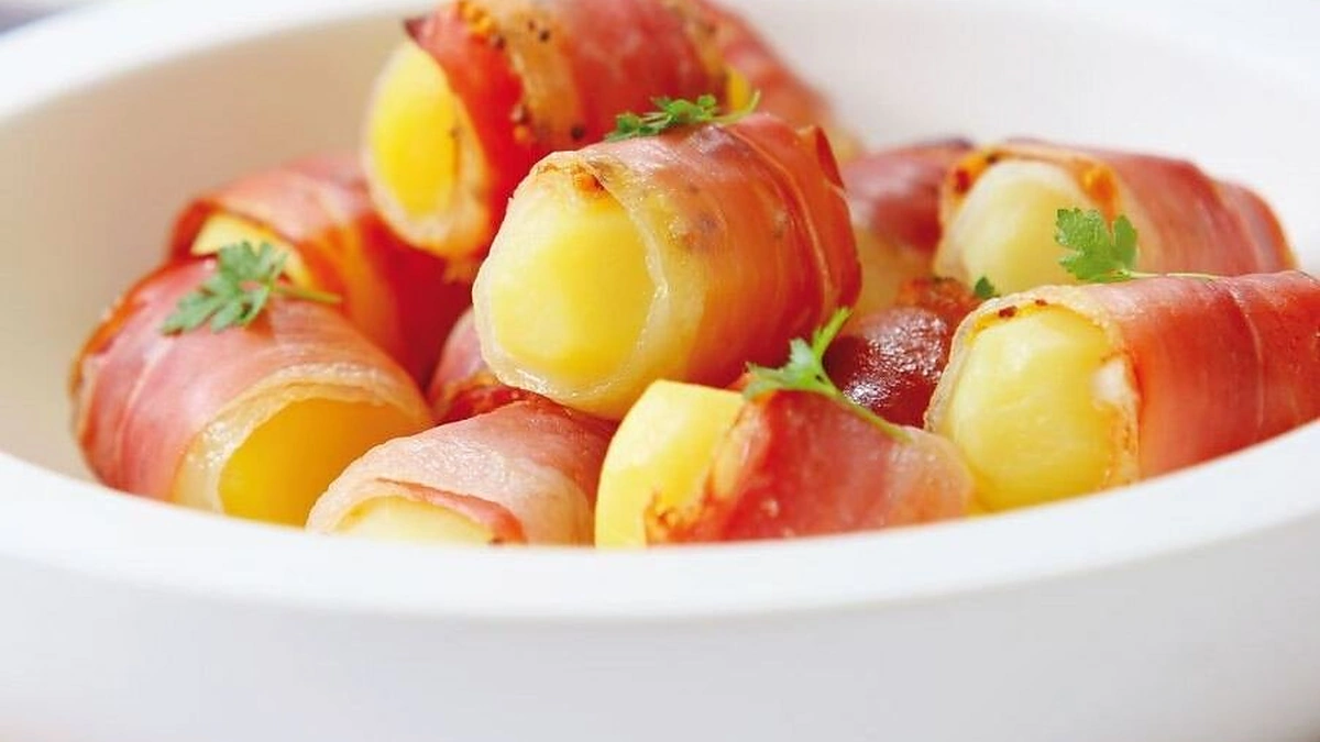 Orkaitėje keptos bulvės su šonine