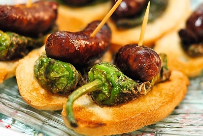 Įsimintinam draugų vakarėliui – 25 užkandžių receptai