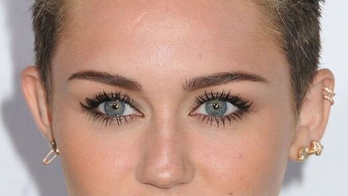 Nevykęs Miley Cyrus makiažas