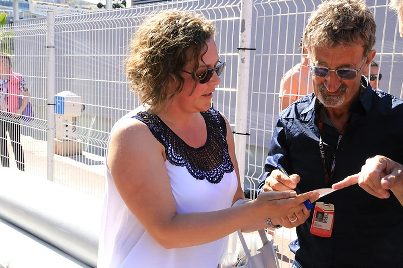 Eddie Jordanas dalina autografus / Aušros Dargytės nuotr.