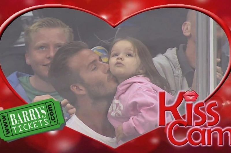 Per ledo ritulio varžybas bučinių kamera užfiksavo Davido Beckhamo bučinį dukrai Harper