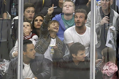 Davidas Beckhamas su žmona Victoria ir vaikais bei Tomas Cruise'as su sūnumi Connoru