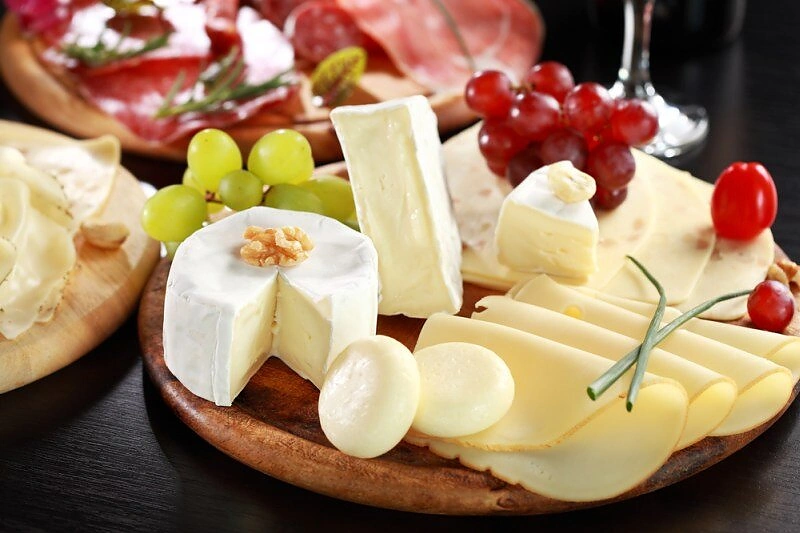 Užkandžiai su sūriu