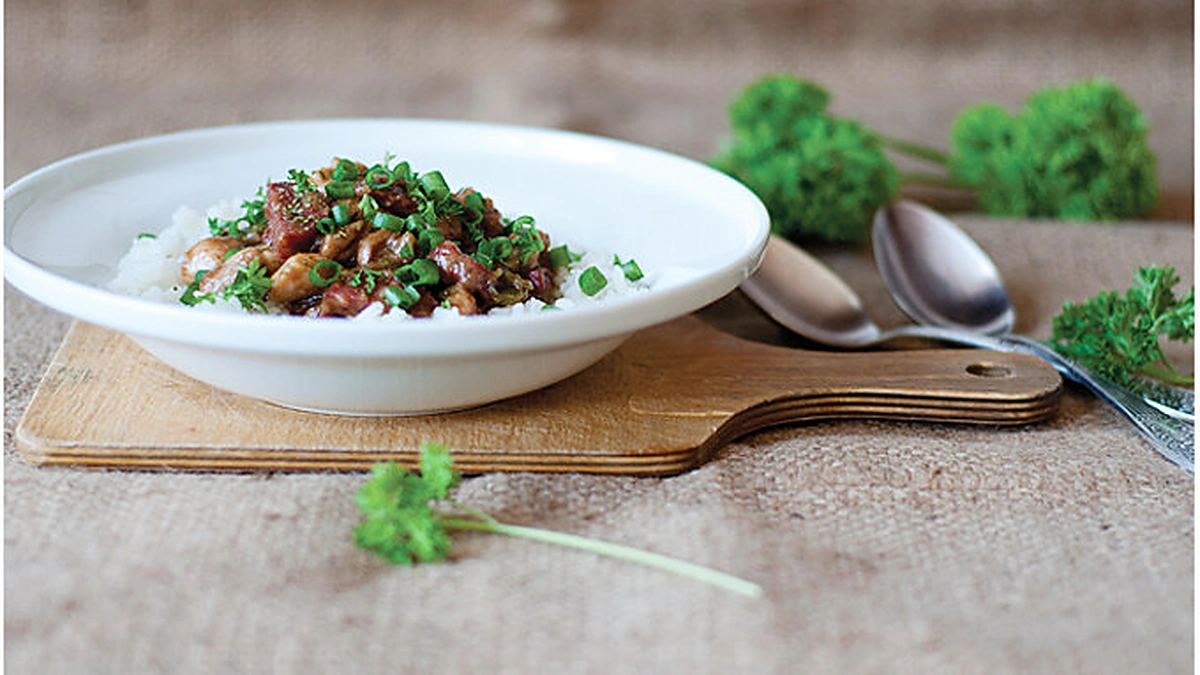 Vištienos ir dešros gumbo