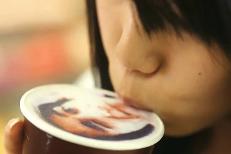 „Let's Cafe“ kava su portretu