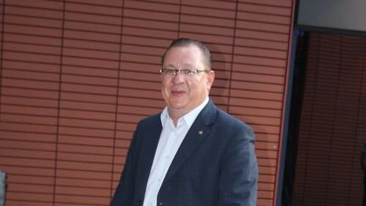 Gintaras Bendžius į naujo baro atidarymą atskubėjo pasiramstydamas ramentais.