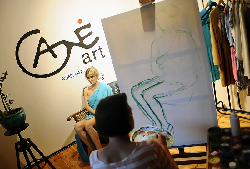 Agnė Kišonaitė tapo moters aktą