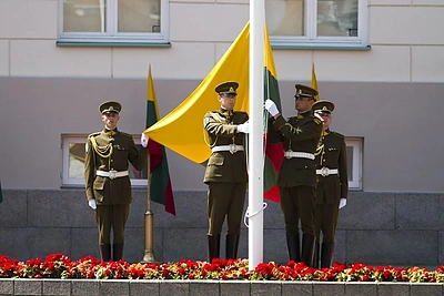 Vėliavų pakėlimo ceremonija / Mato Dauginio/15min.lt nuotr.