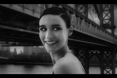 Pristatyta „Calvin Klein“ kvepalų reklama su aktore Rooney Mara