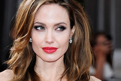 Angelina Jolie – daugiausia uždirbanti JAV aktorė