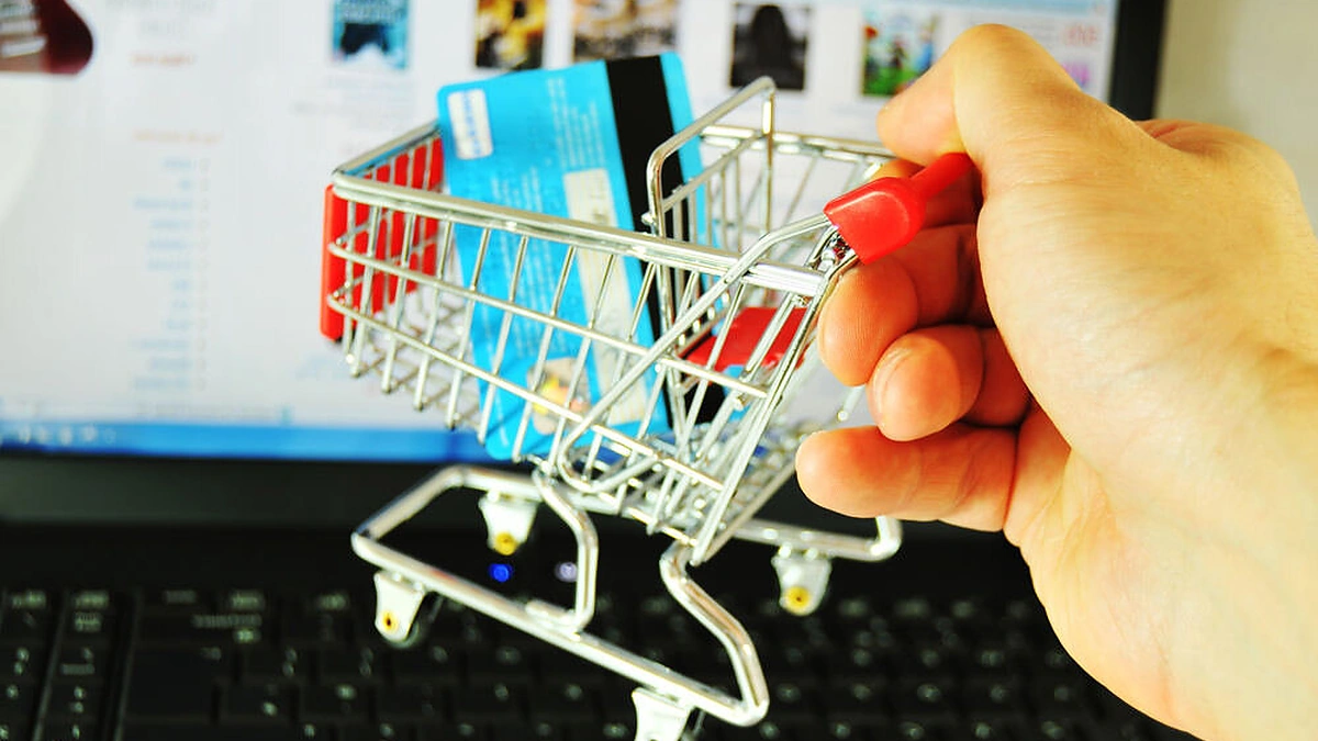 Drabužiai internetu: kaip neapsirikti perkant?