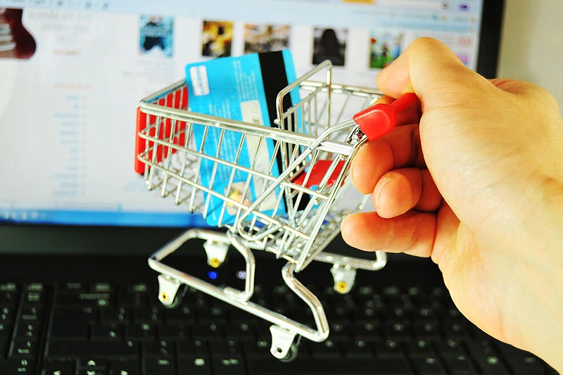 Drabužiai internetu: kaip neapsirikti perkant?