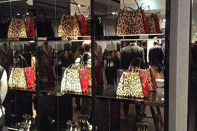 Vakarėlio svečiams pristatyta rankinė „Eleonora“