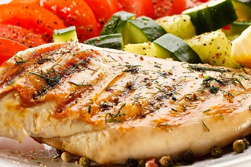 Ant grotelių kepta vištiena