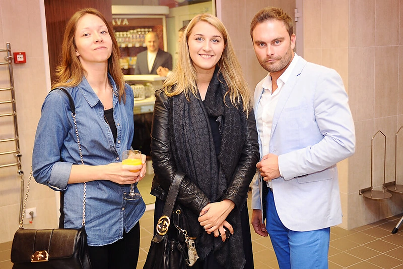 Joana Survilaitė (centre)