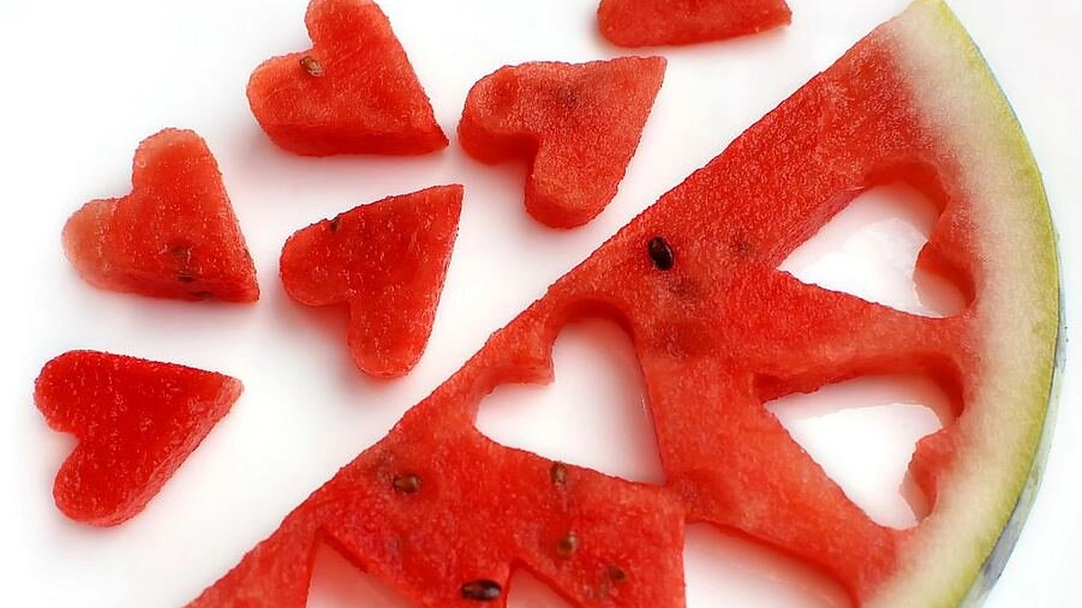 Širdelės formos arbūzų gabalėliai