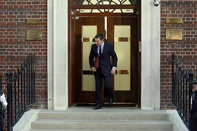 Vežamas oficialus pranešimas apie kūdikio gimimą