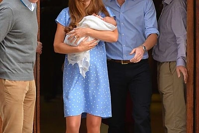 Kembridžo hercogienė Catherine ir princas Williamas su sūnumi