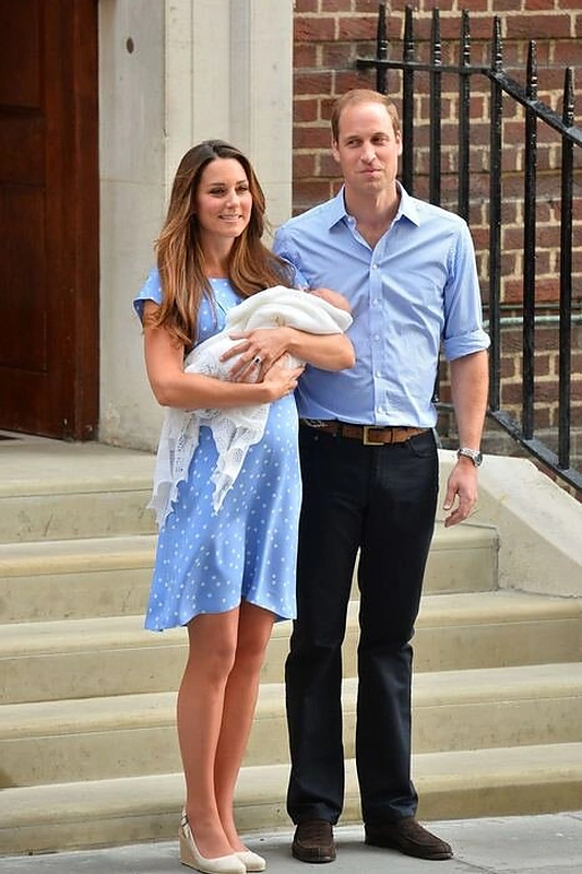 Kembridžo hercogienė Catherine ir princas Williamas su sūnumi