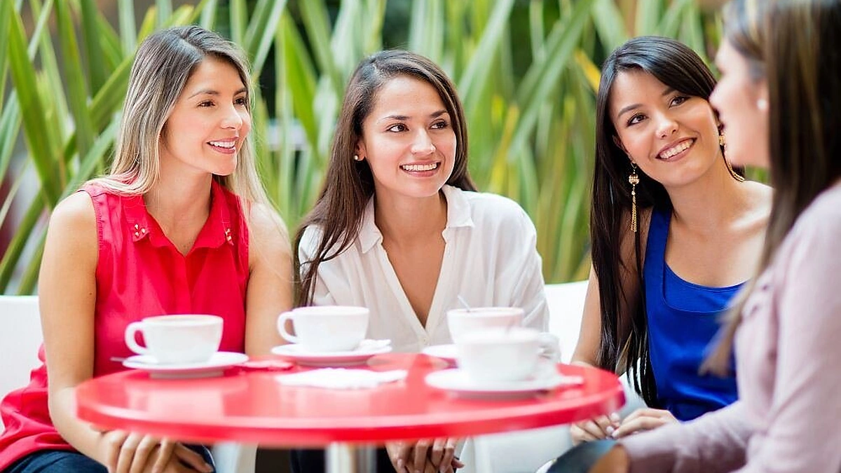 Kodėl žmonėms patinka pasakoti apie save?