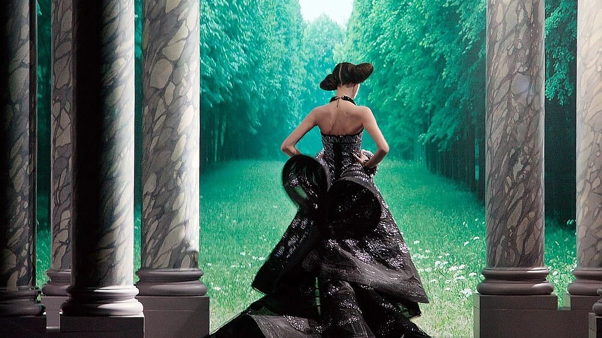 Netradicinia nuotakų apdarai. Už ar prieš?