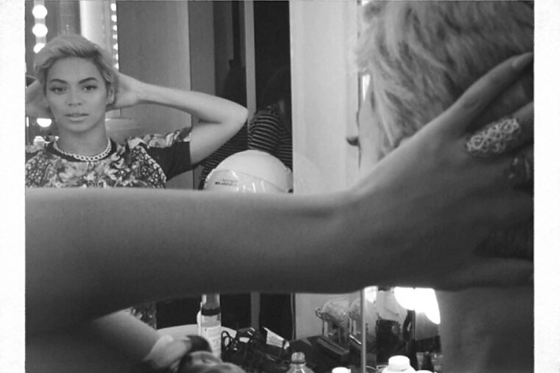 Beyonce trumpų plaukų šukuosena