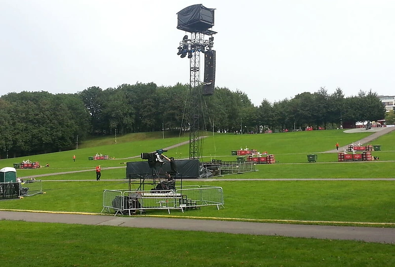 Robbie Williamso gerbėjai renkasi į jo koncertą Taline