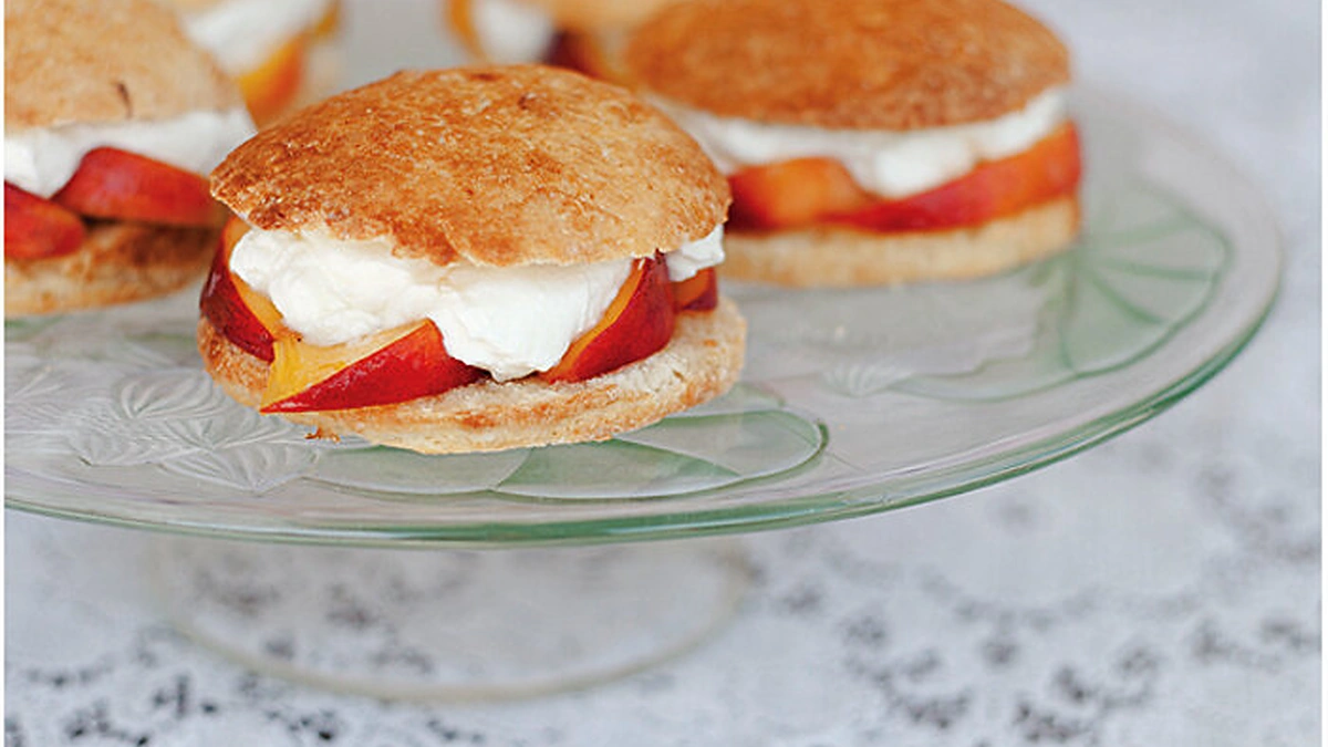 Persikų pyragėliai „shortcake“