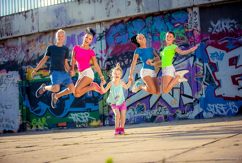 „Projekto Kitokios“ merginos, Brainas ir Mantė