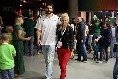 Linas Kleiza taps tėvu – krepšininko žmona Agneta netrukus susilauks pirmagimio