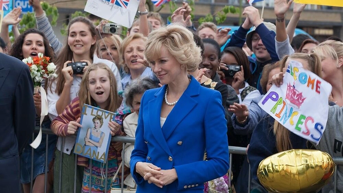 Naomi Watts, vaidinanti Princesę Dianą