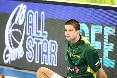 Krepšininkas Mantas Kalnietis pasidalijo savo pusės metų sūnaus Tauro nuotrauka