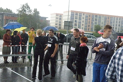 Akimirka iš žmonų nešimo varžybų Šiauliuose