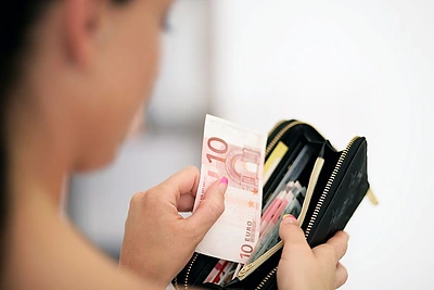 Tinkamai elgtis su pinigais padės keli paprasti žingsniai